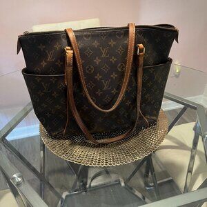 Louis Vuitton Totally Monogram MM